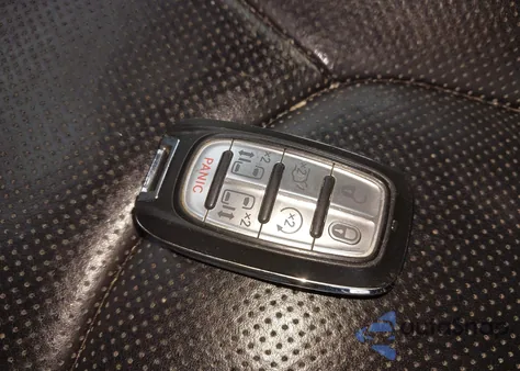 2018 Chrysler Pacifica Limited z USA, uszkodzony, nr VIN 2C4RC1GG3JR268944